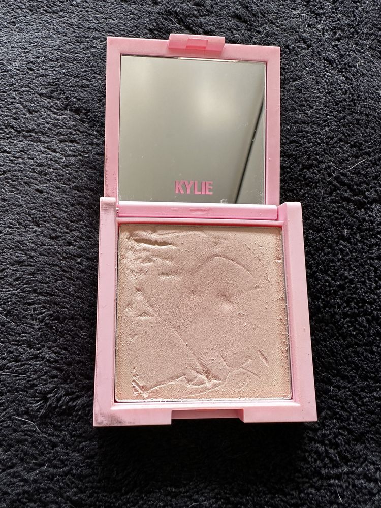 Kylie pressed blush powder