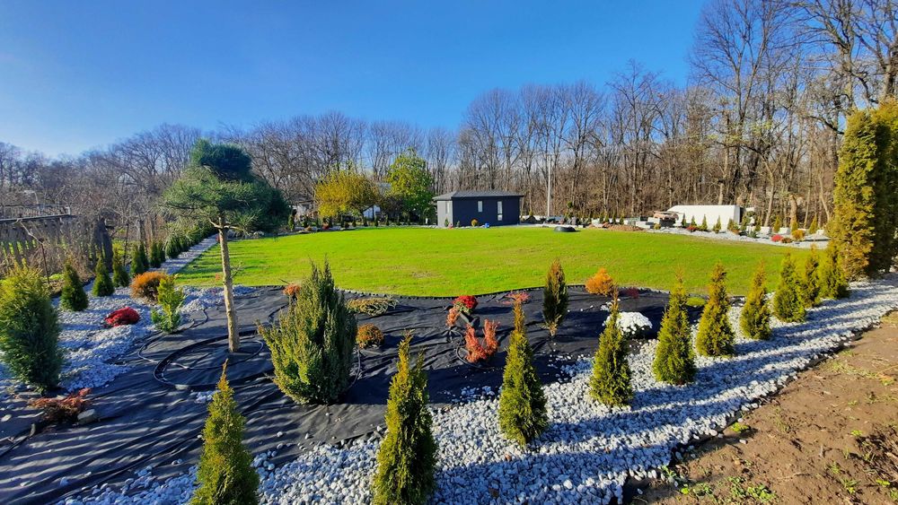 Новий будиночок з гарною ділянкою в затишному місці