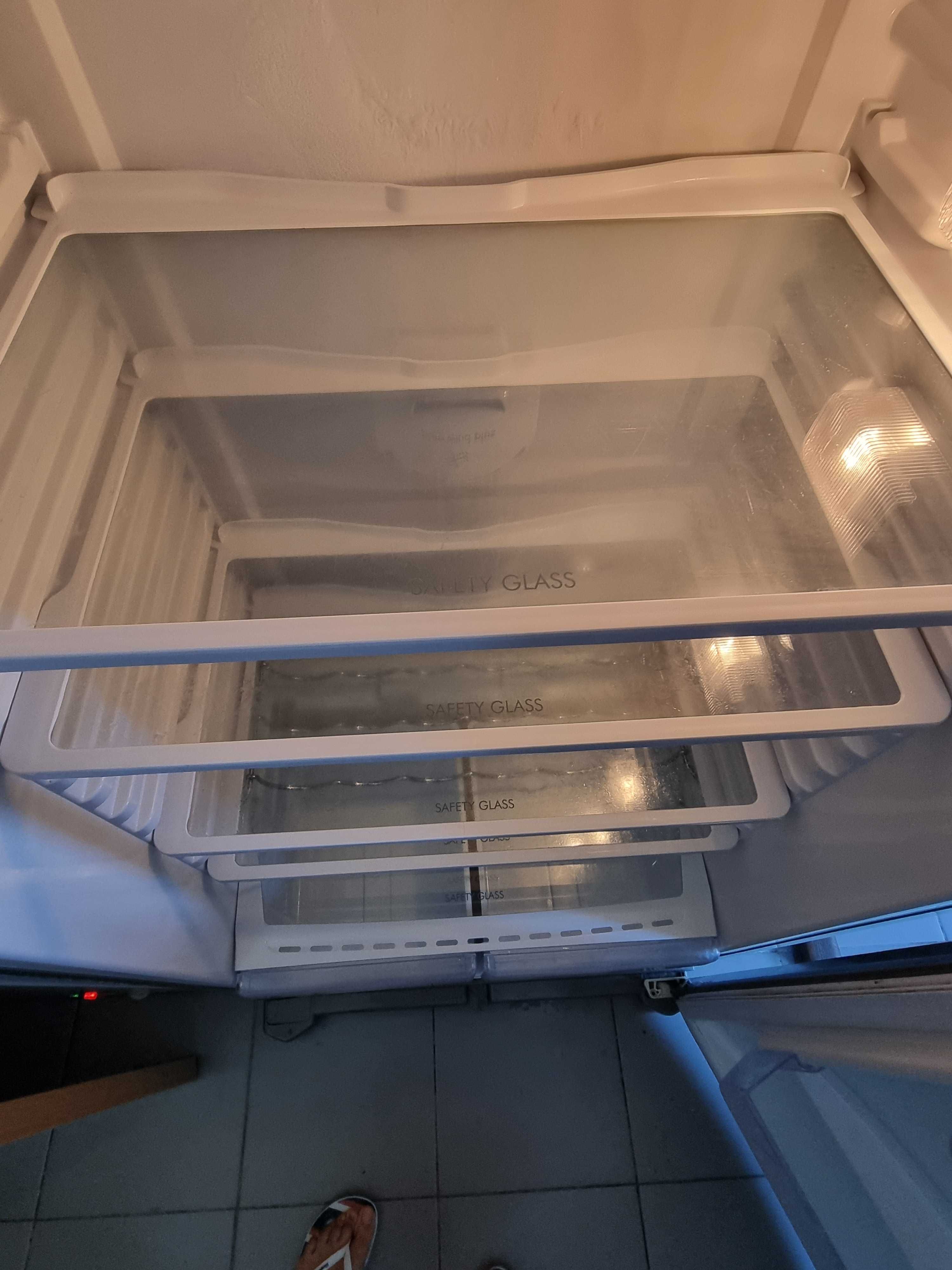 Frigorífico HOTPOINT usado em excelente estado.