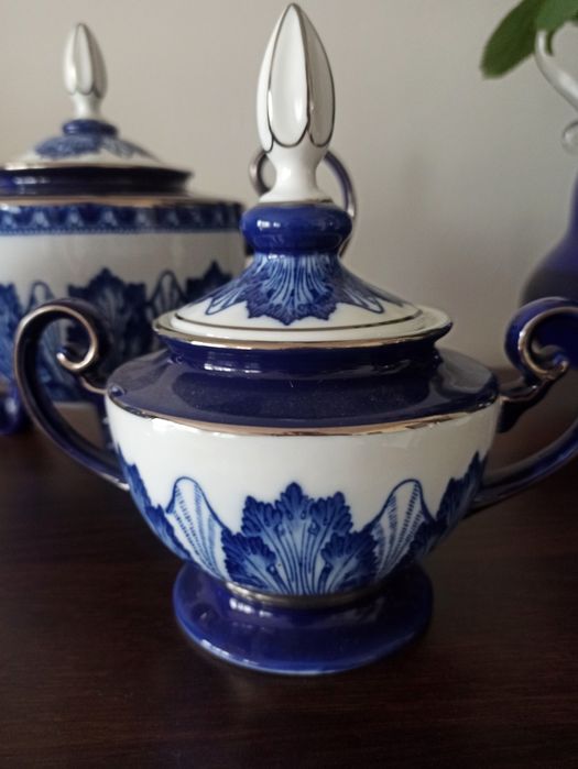 Kobaltowo-biały porcelanowy zestaw