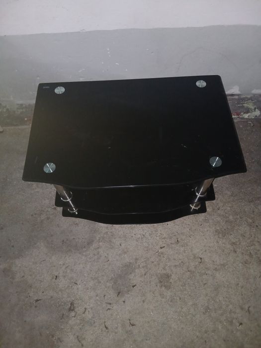 Mesa de vidro pequena mas com bastante qualidade