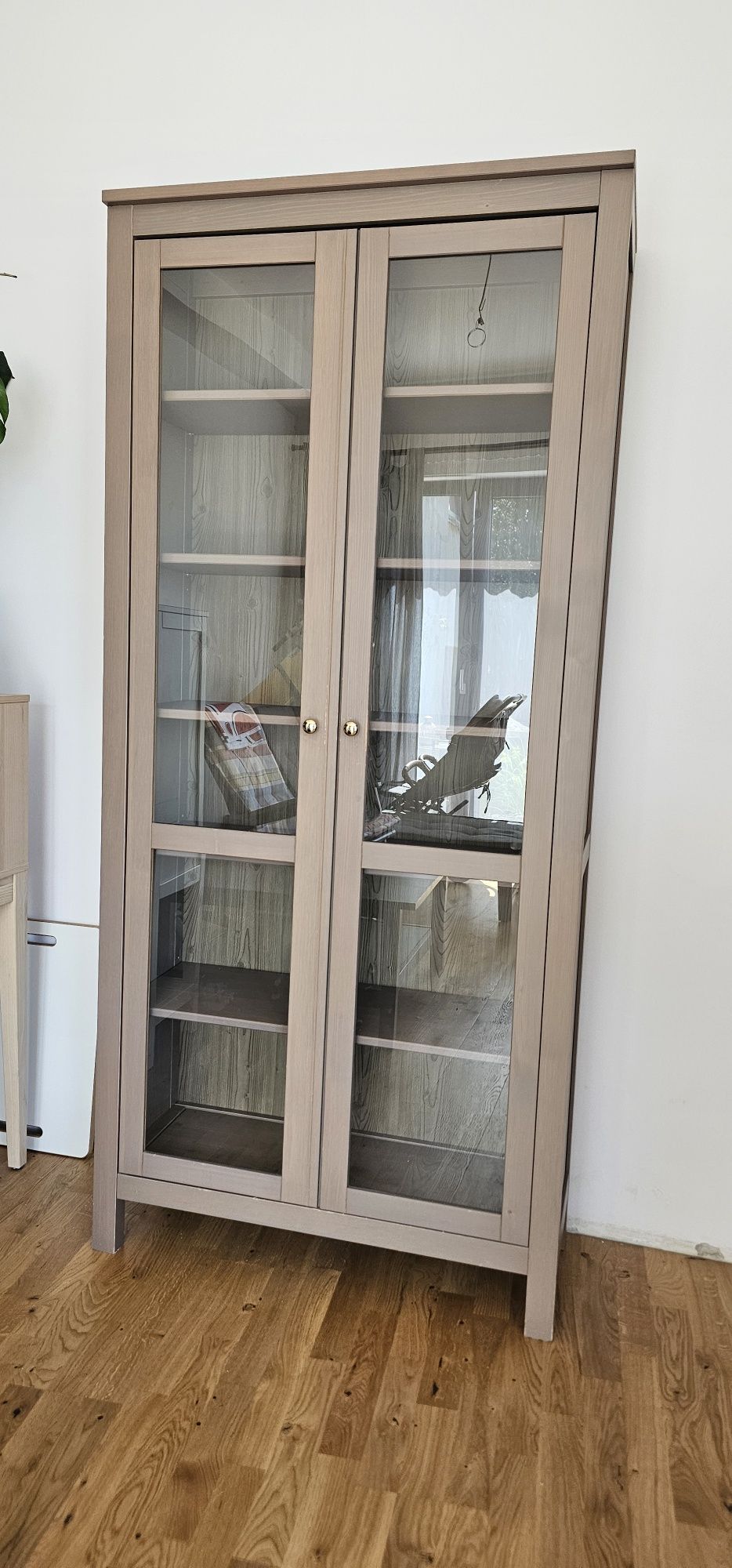 Regał witryna biblioteczka hemnes ikea drewniana