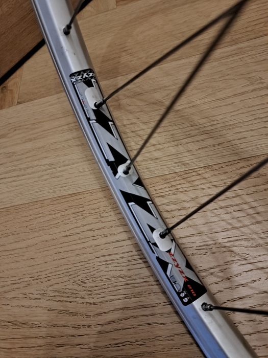 Koło 28 cali przód vbrake treking łożyska maszynowe