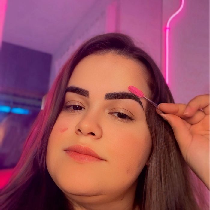 Ofereço meus serviços pestanas, design sobrancelhas