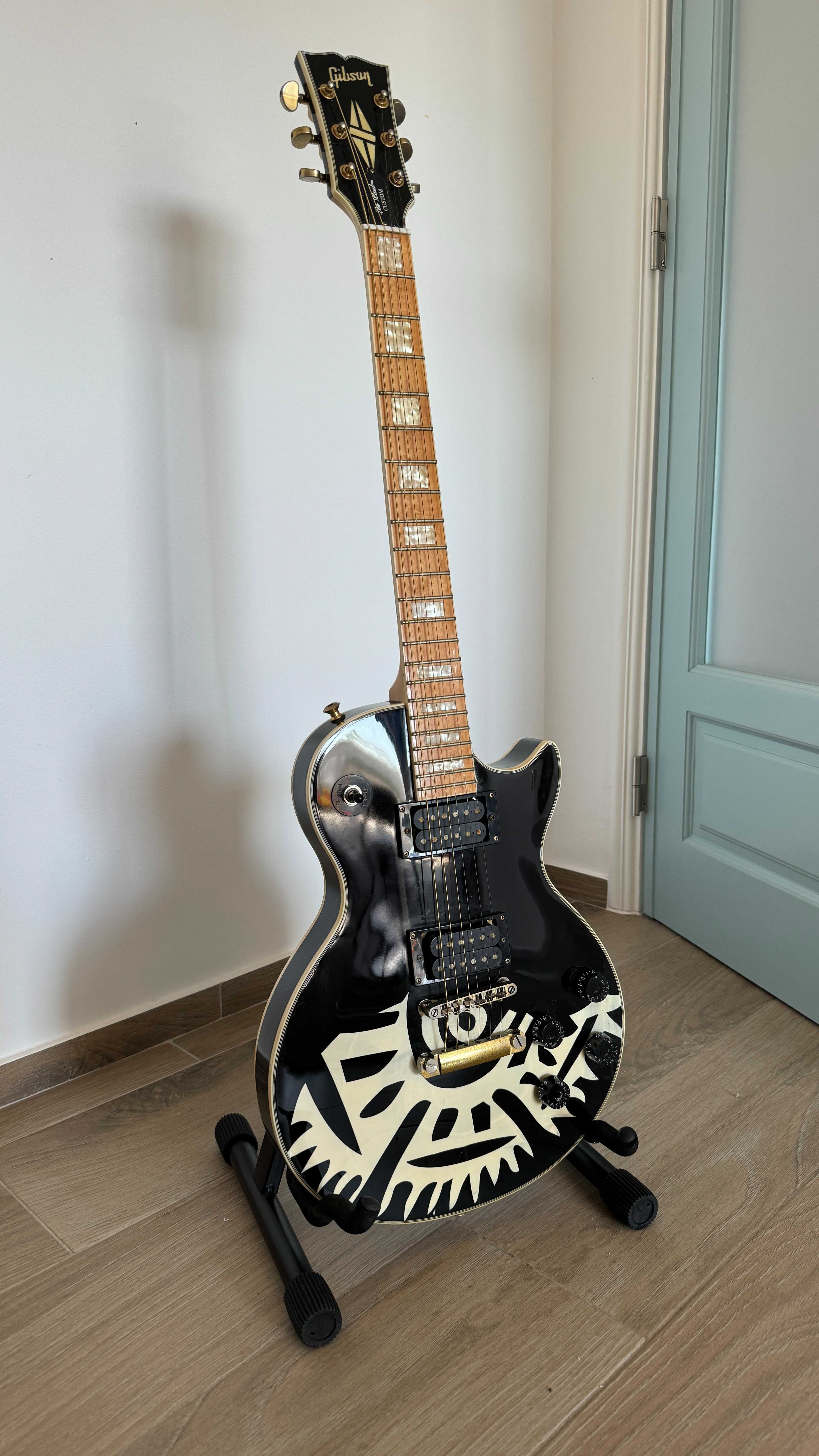 Gibson Les Paul Custom (réplica) com hardcase