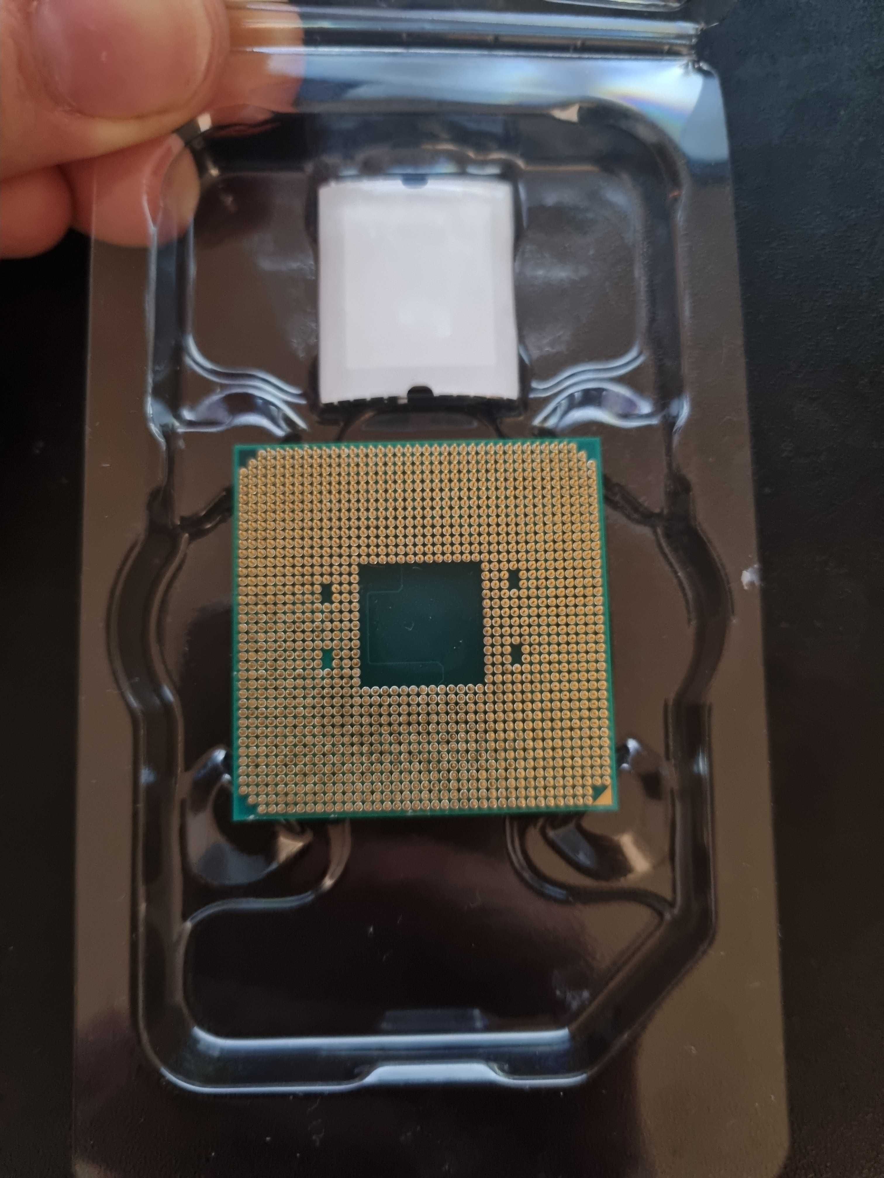 AMD Ryzen 3 2200G