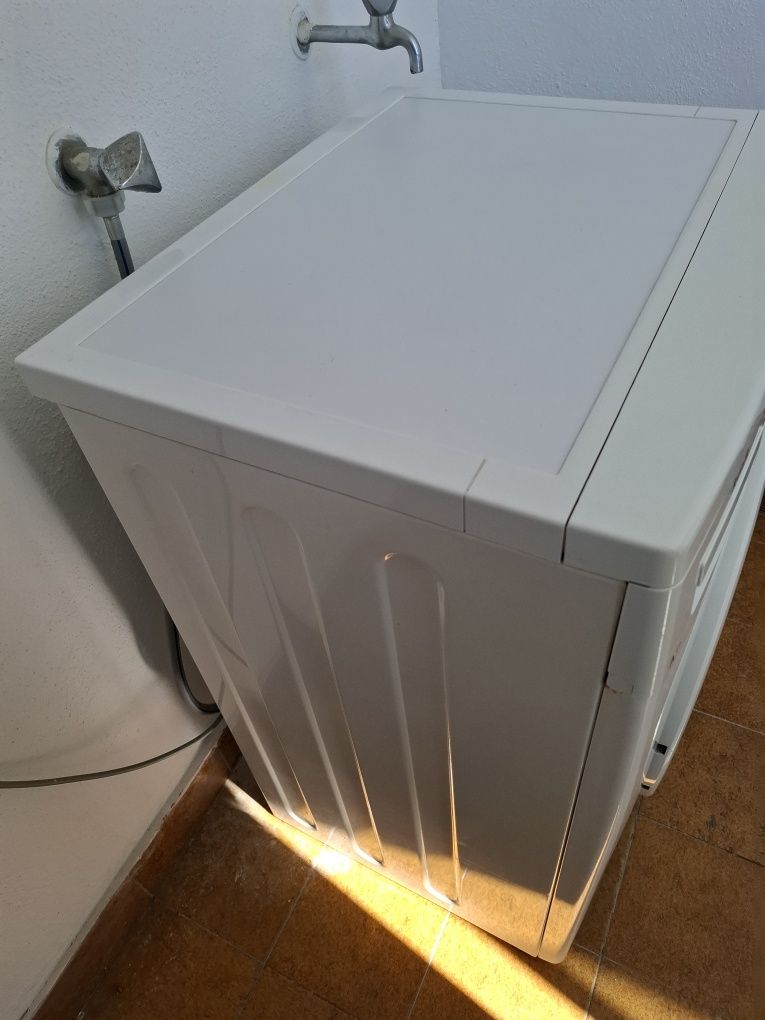 Maquina de lavar roupa