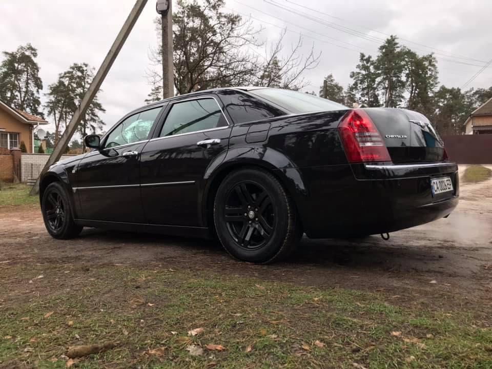 Автомобіль Chrysler 300C