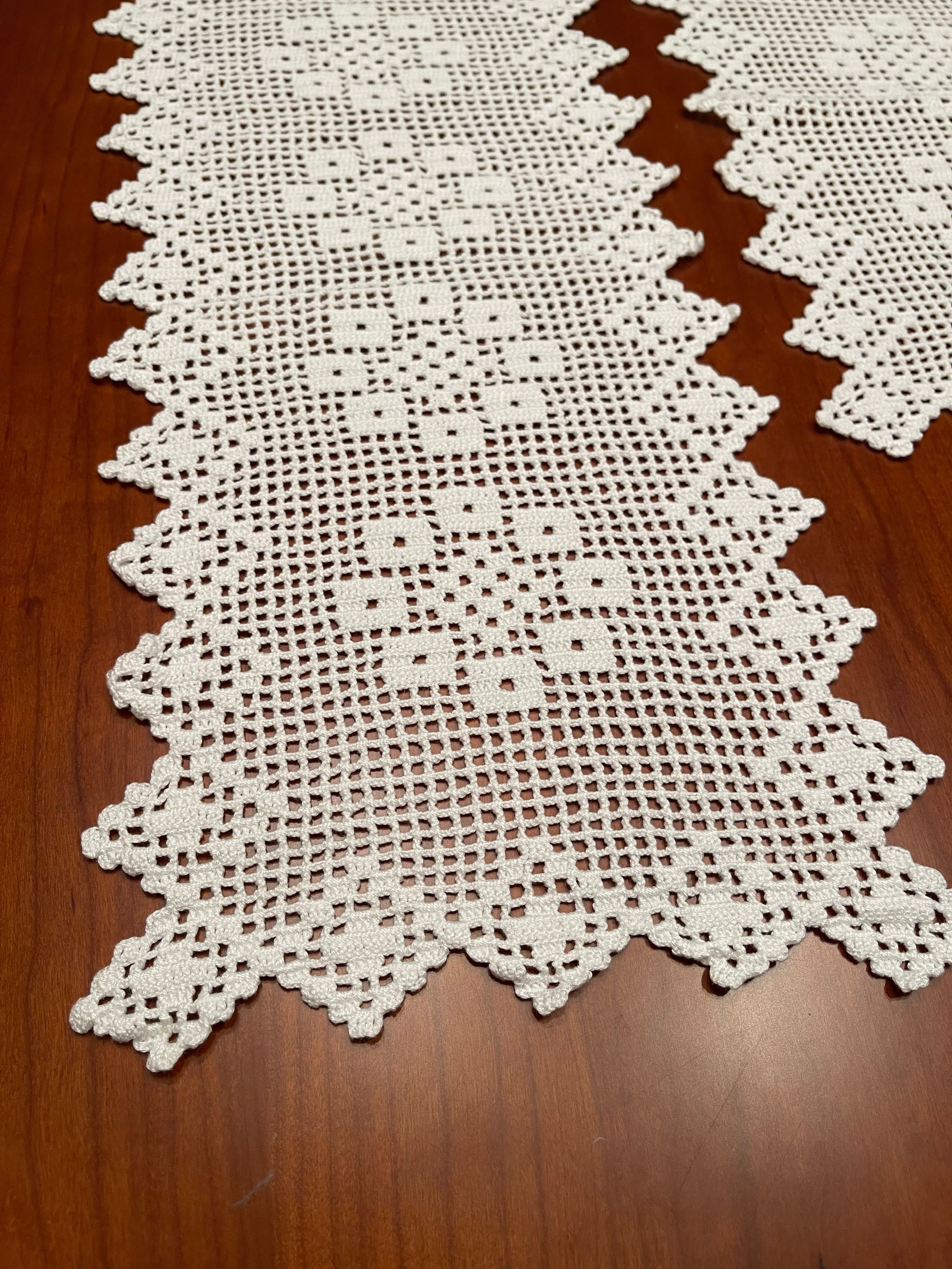 Conjunto de naperons de quarto em renda
