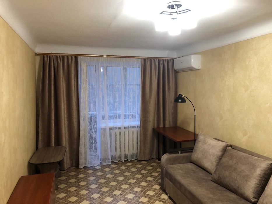 Здам 1 кімнатну квартиру центр 2-ий поверх цегляний будинок