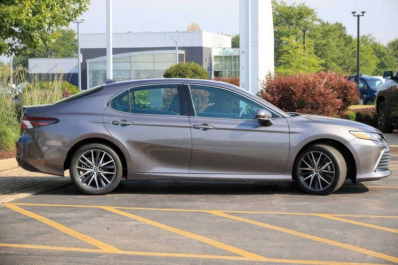 2023 Toyota Camry Hybrid XLE