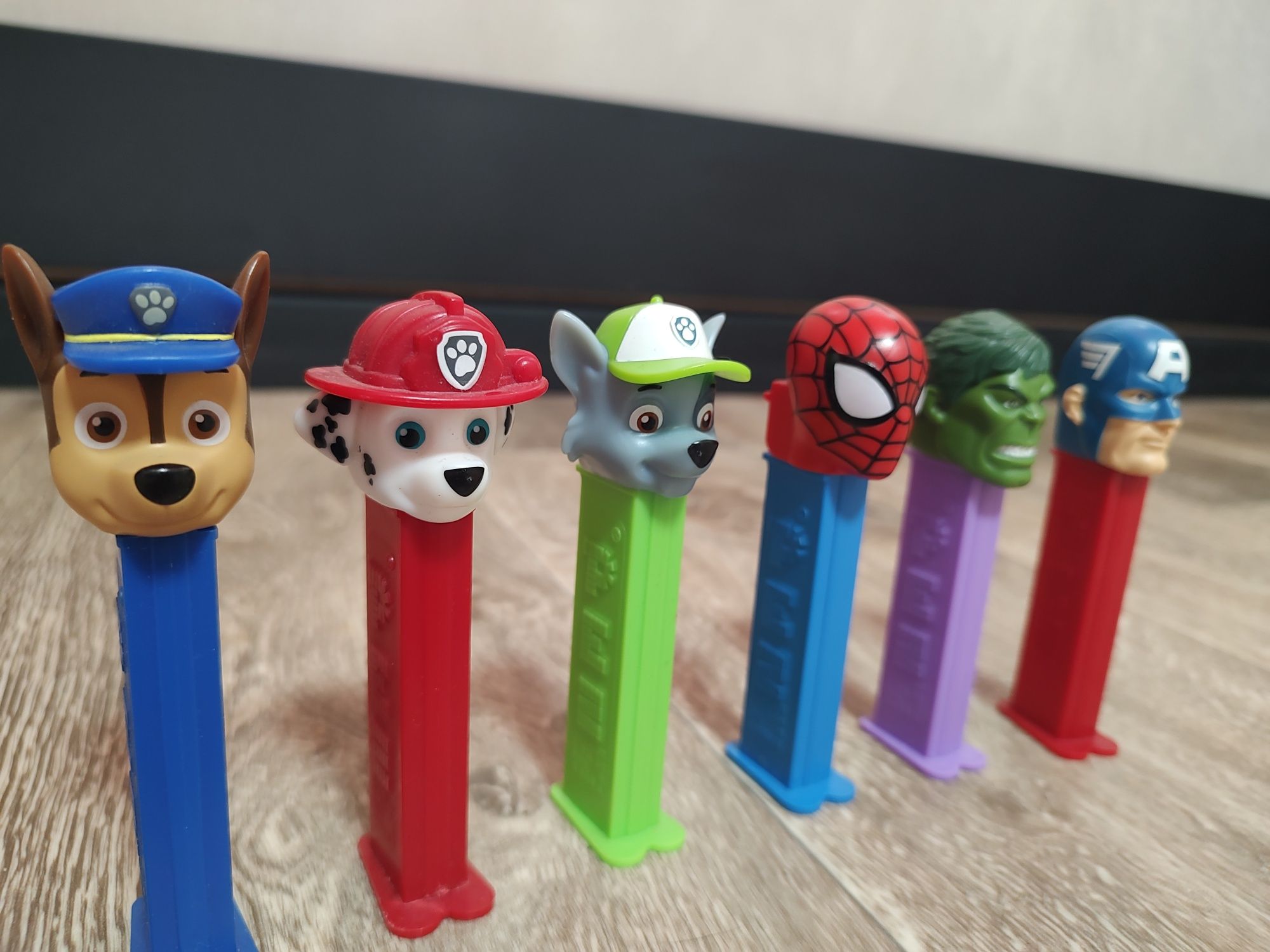 Діспенсер PEZ іграшки різні герої для цукерок  б/у