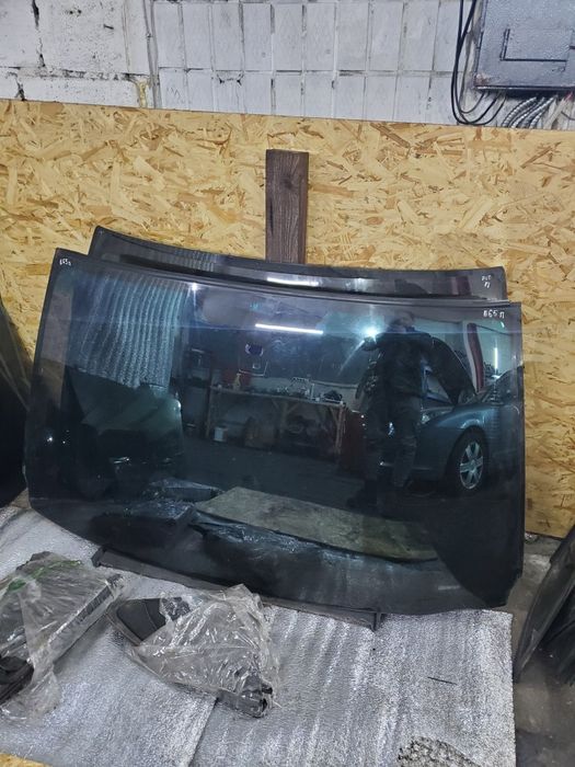 Скло БМВ Е53 Е60 Е65 Е66 Е70 Е71 Ф01 Ф02 Ф10 Ф30 Скло на BMW