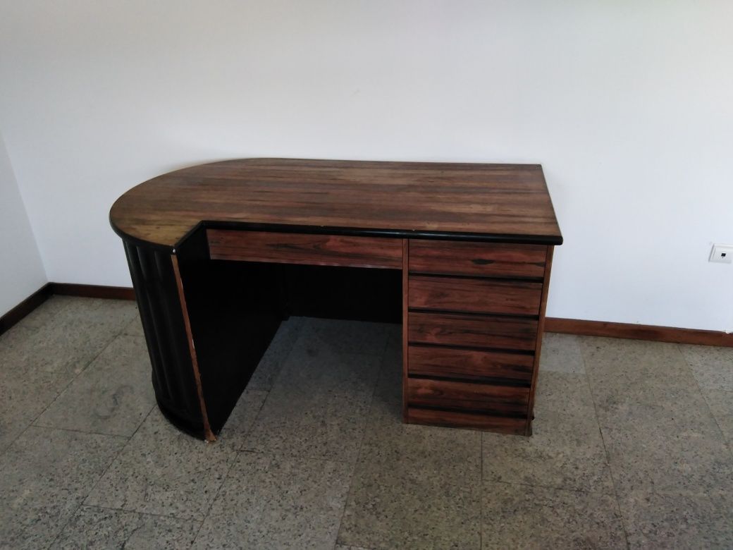 Mesa de escritório em madeira