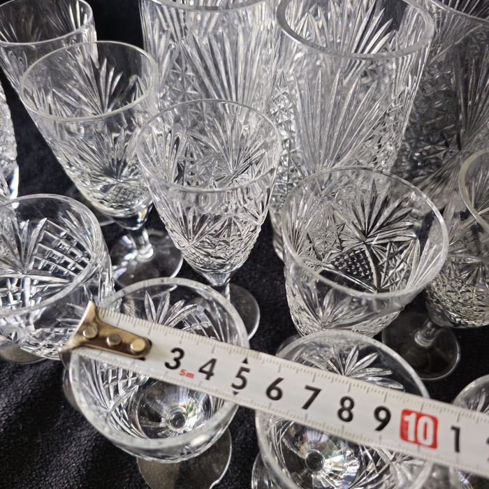 Рюмки фужеры хрустальные на ножке