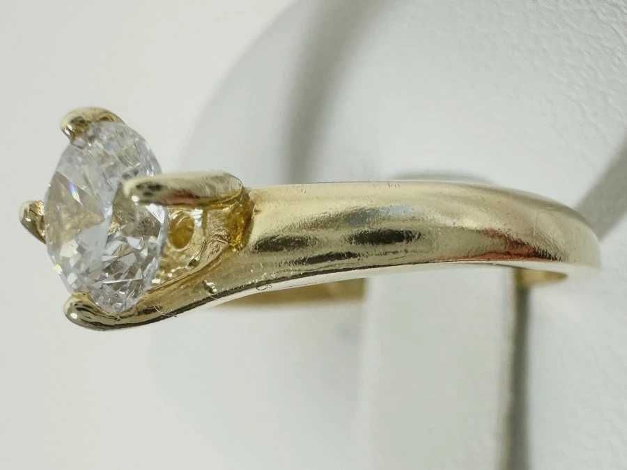 Zjawiskowy i piękny złoty pierścionek ze sporą cyrkonią P.585 2,36 G