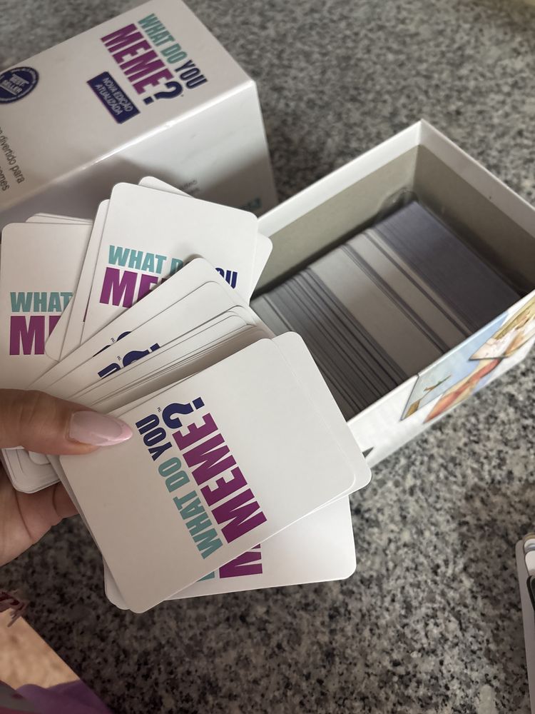 jogo “what do you meme?”