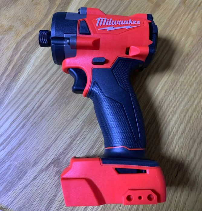 Milwaukee Brushless бесщёточный ударный шуруповёрт гайковёрт 300 Н/м