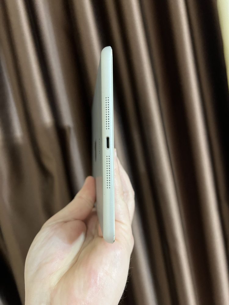 Планшет Apple iPad mini Wi-Fi 16GB MD531 White