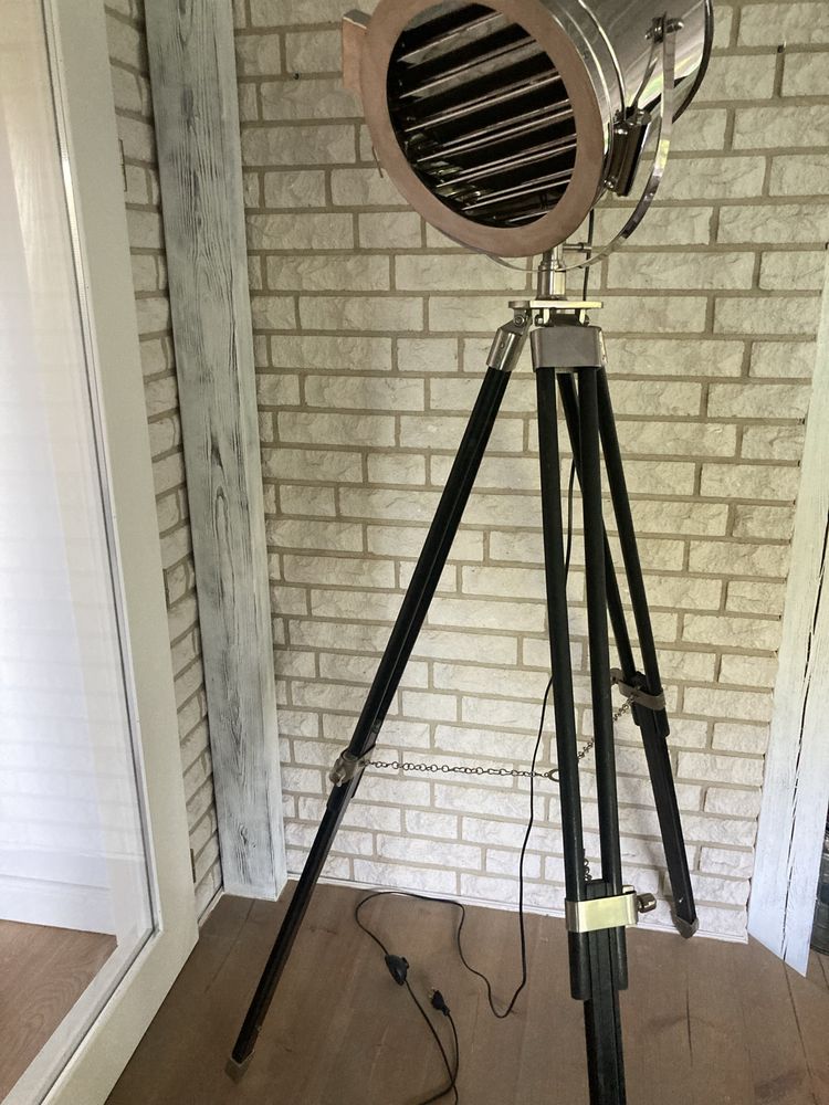 Lampa stojąca duża o wysokości 180 cm