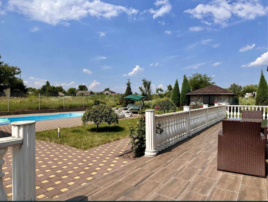 Шикарний маєток Вашої мрії з басейном та ландшафтним дизайном