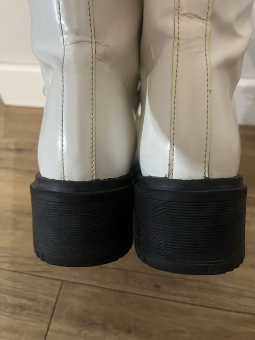 Białe botki typu trapery, Levi’s