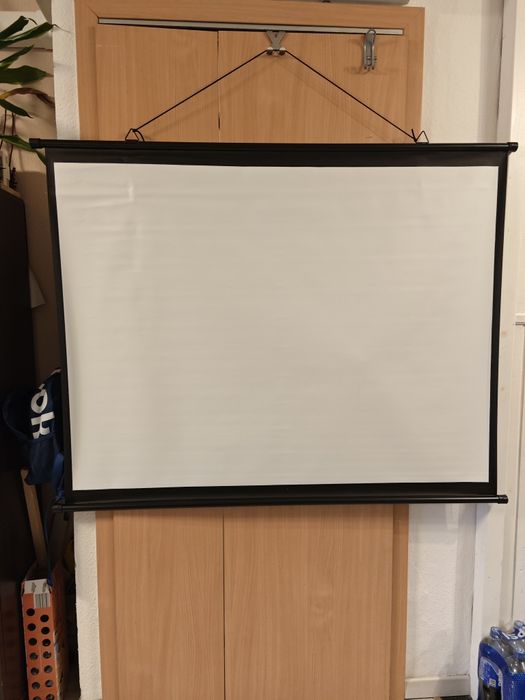 Ekran do  projectora 90/120