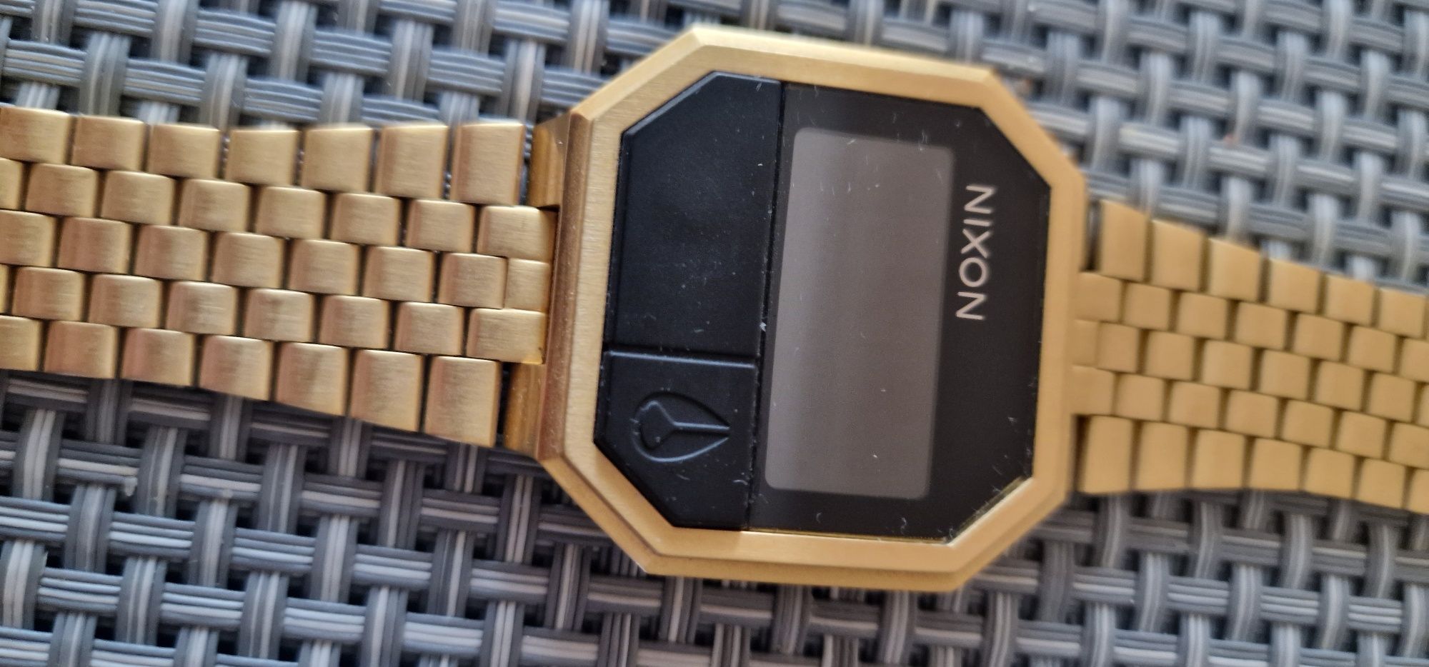 NIXON Watch  Re-Run