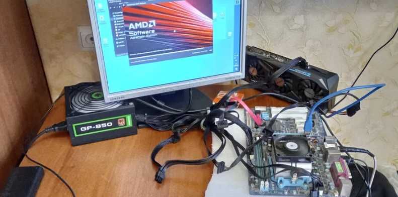 Материнська плата gigabyte (в комплекті)