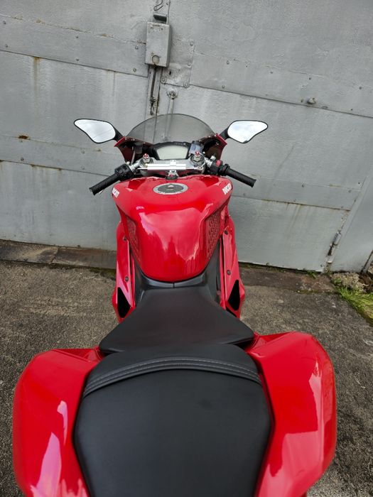 Спортивний мотоцикл. Спортбайк. Ducati 848 evo.