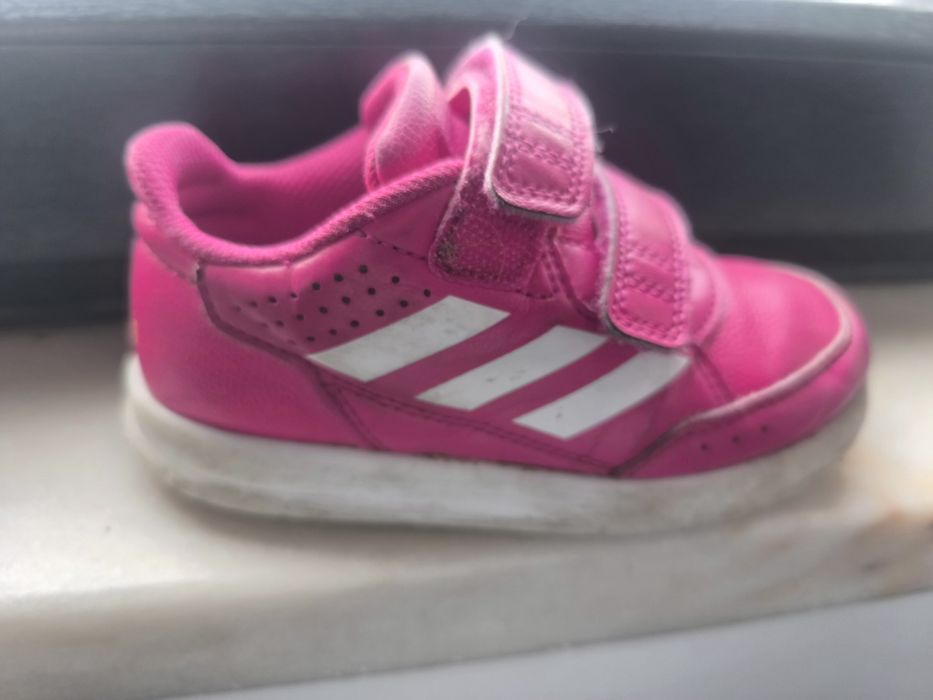 Tênis para menina Adidas tamanho 26