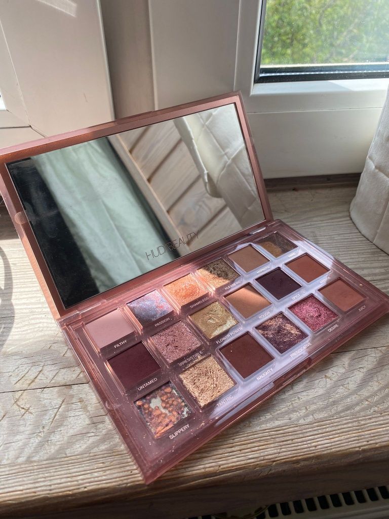 Paleta cieni Huda Beauty