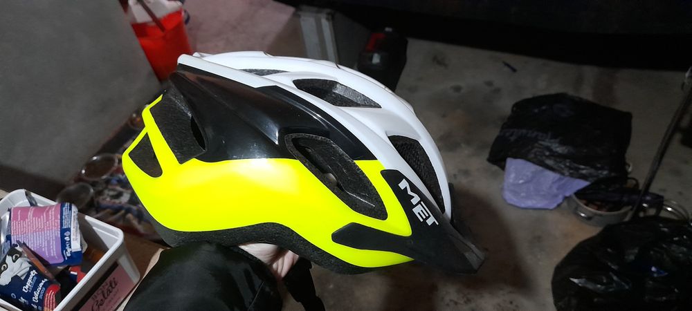 Capacete de bicicleta MET