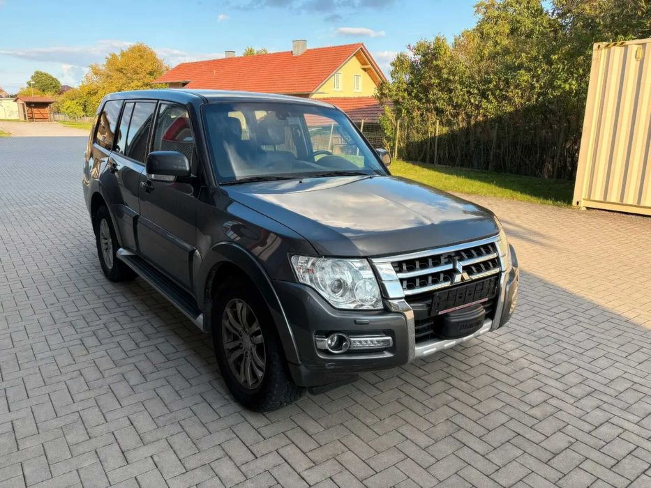 Mitsubishi Pajero      2017