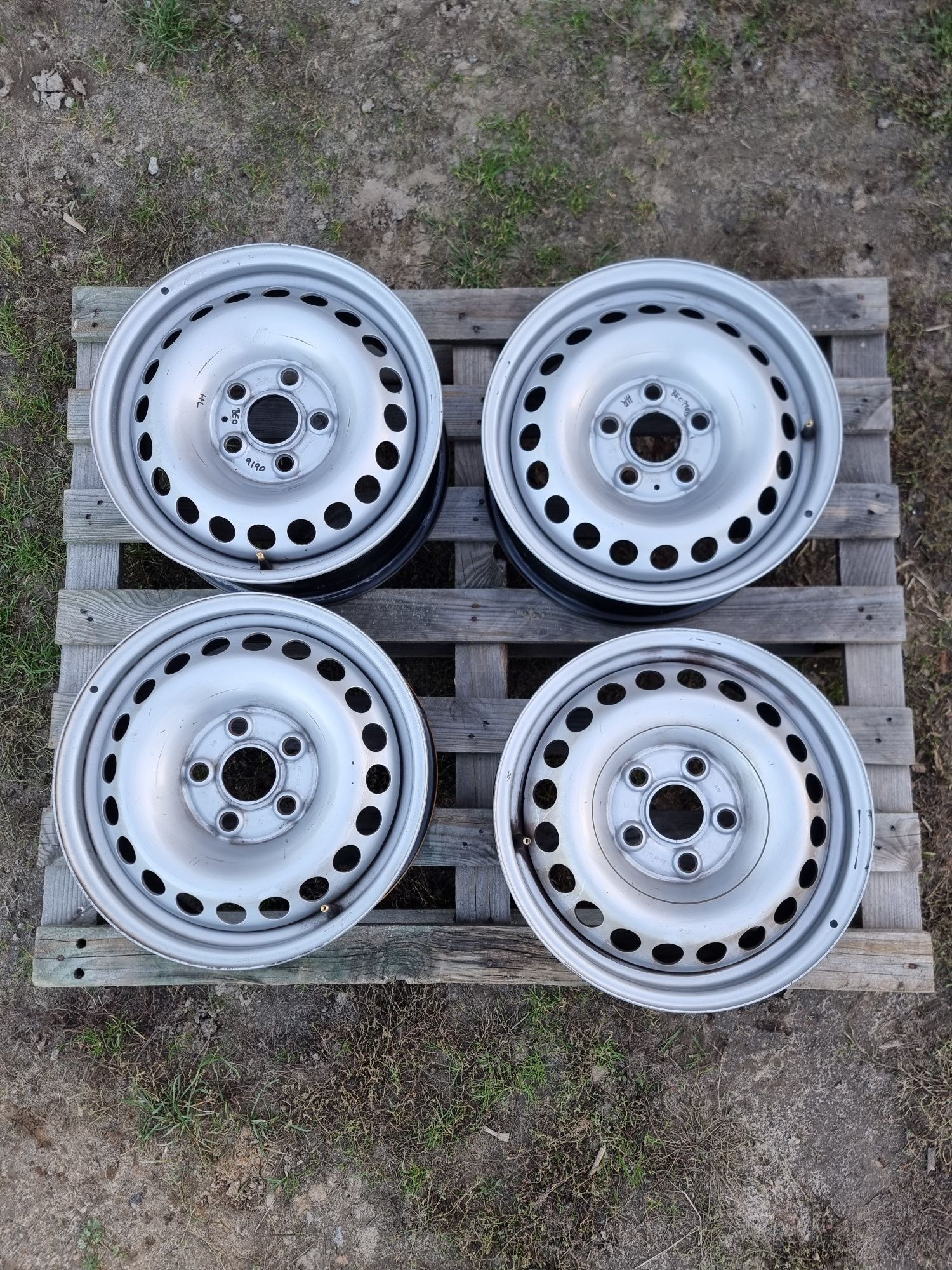 4x Felgi stalowe wzmacniane oryginalne Vw T5,T6 5x120 16"