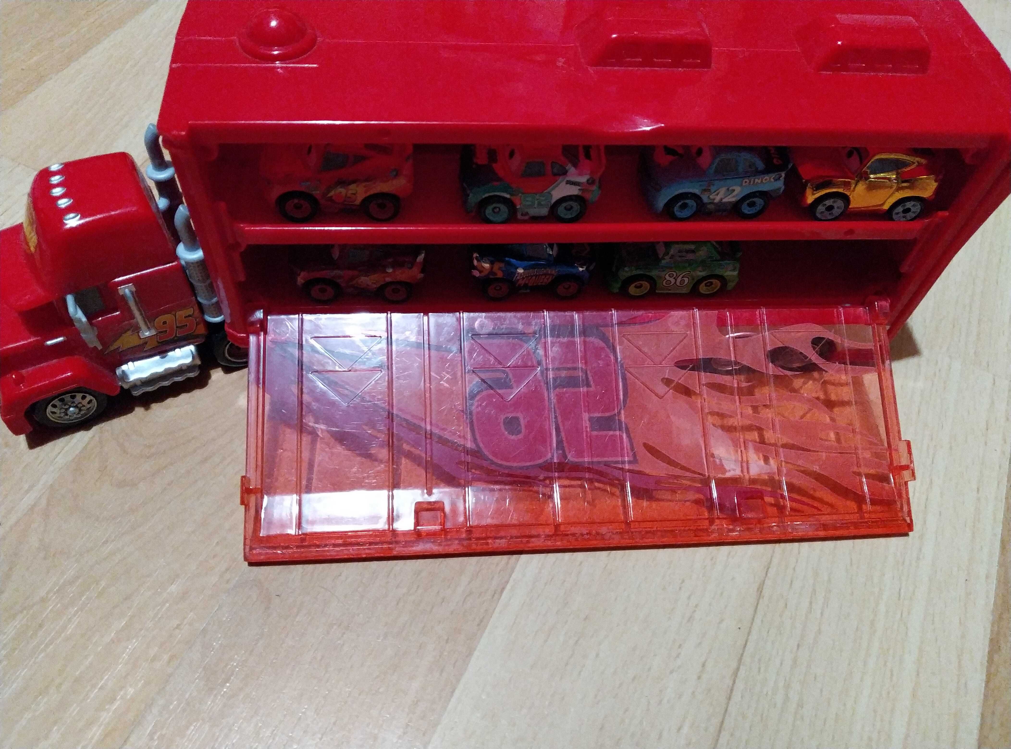 Maniek transporter Mattel zygzak McQueen mikro autka
