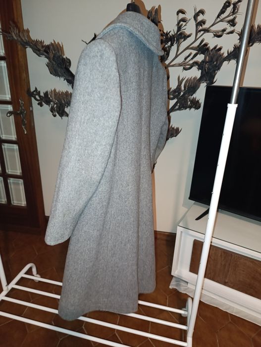 Colcha dupla face com duas almofadas cheias e um lençol de elástico