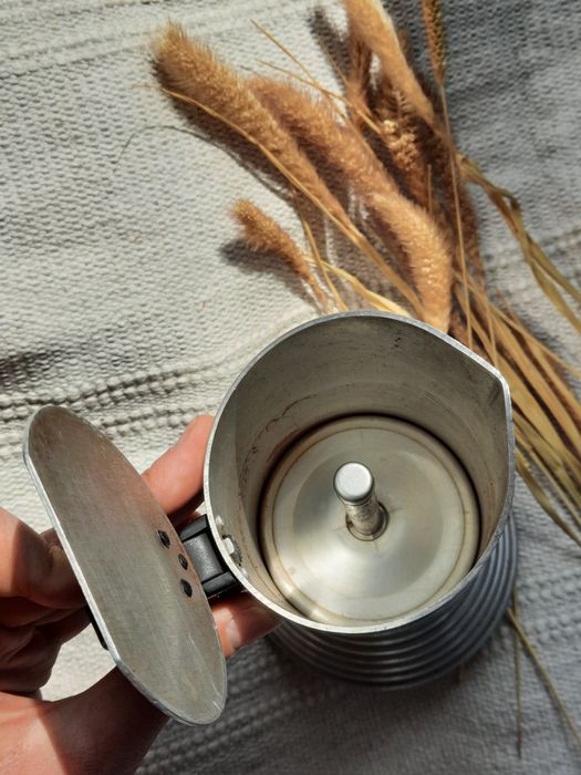Włoska aluminiowa kawiarka VEV moka barista włochy vintage unikat