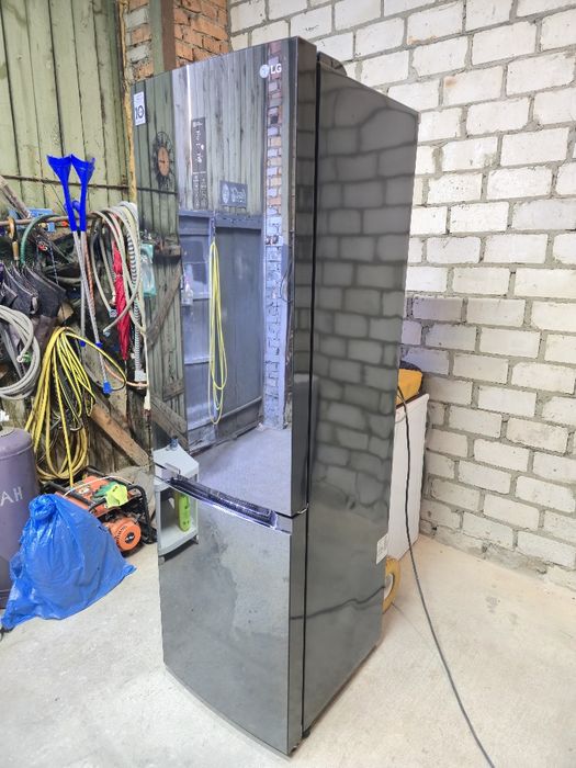 Холодильник LG GBB930LQZT скляний фасад