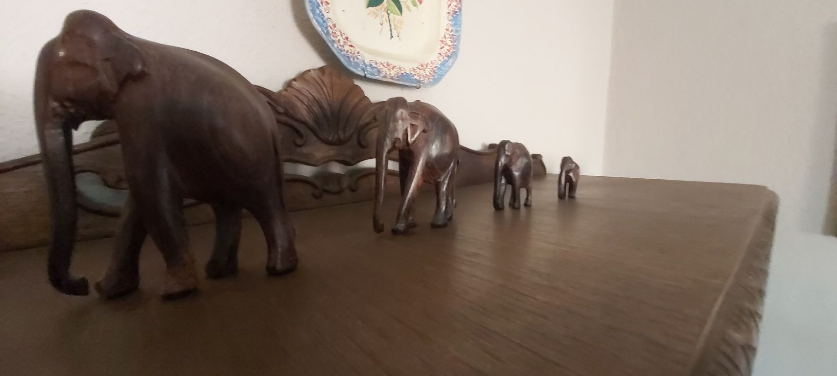 5 estátuas de elefantes