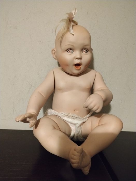 Lalka porcelanowa sygnowana Titus Tomescu