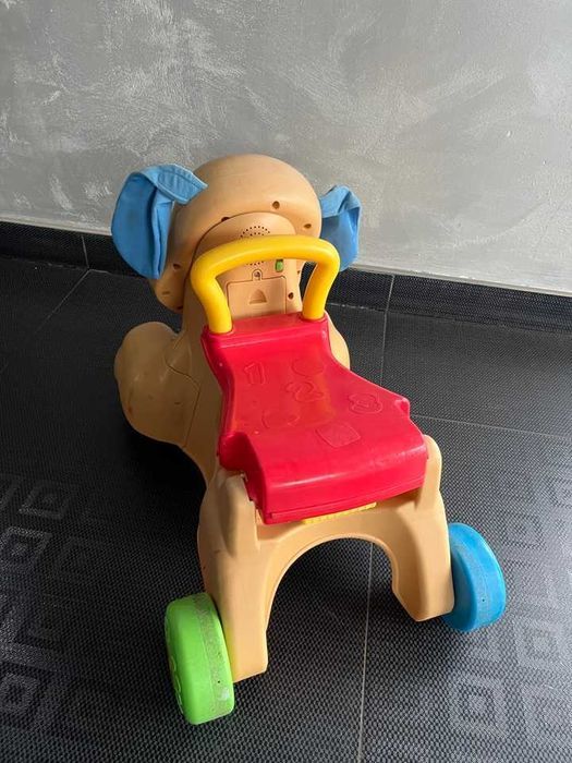 piesek fisher price jeździk