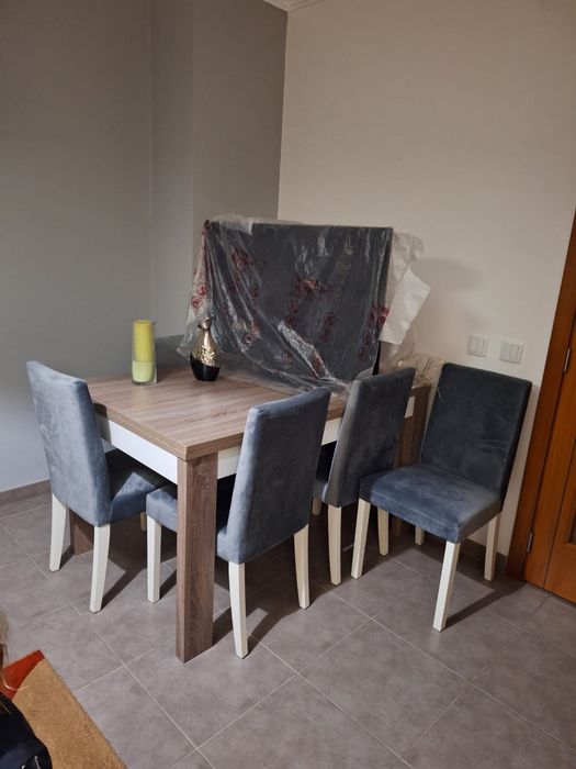 Mesa de Sala com Cadeiras