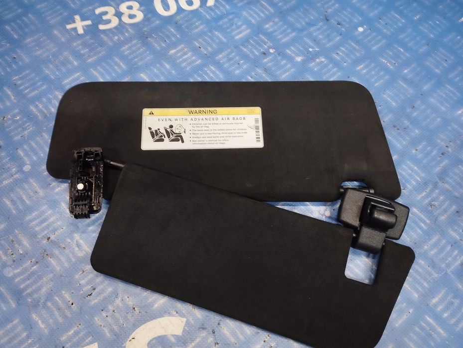 Козирок сонцезахисний лівий Мерседес W222 S 560 козирок