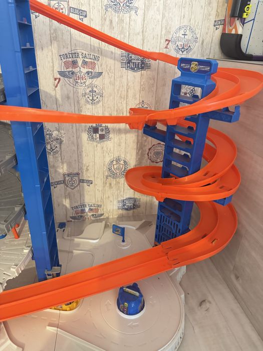 Трек Hot Wheels Гараж-гигант (FDF25), Трек мега гараж Хот виллс