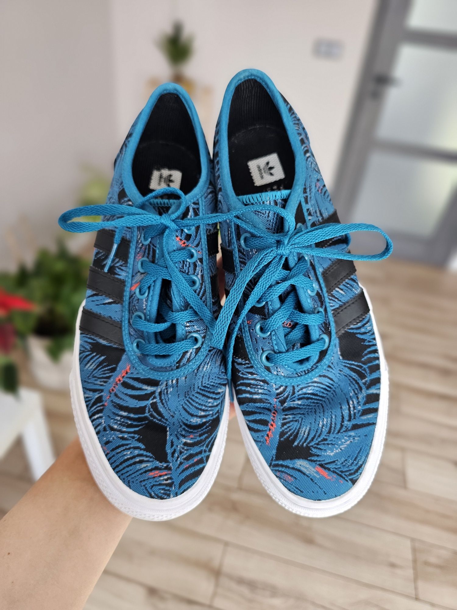 Niebieskie trampki Adidas AdiEase floral w rozmiarze 42 stan idealny