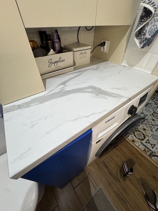 Blat kuchienny lazieńkowy w kolorze marmurowym (bardzo głęboki).