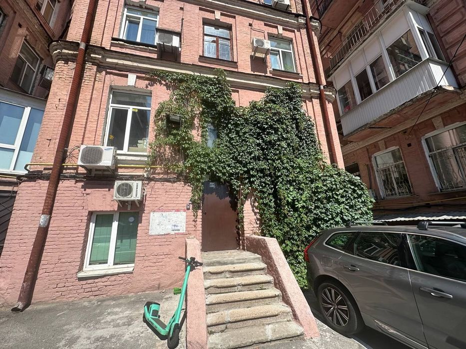 Продам приміщення 21 м2 по вулиці Михайлівська 22  Б
