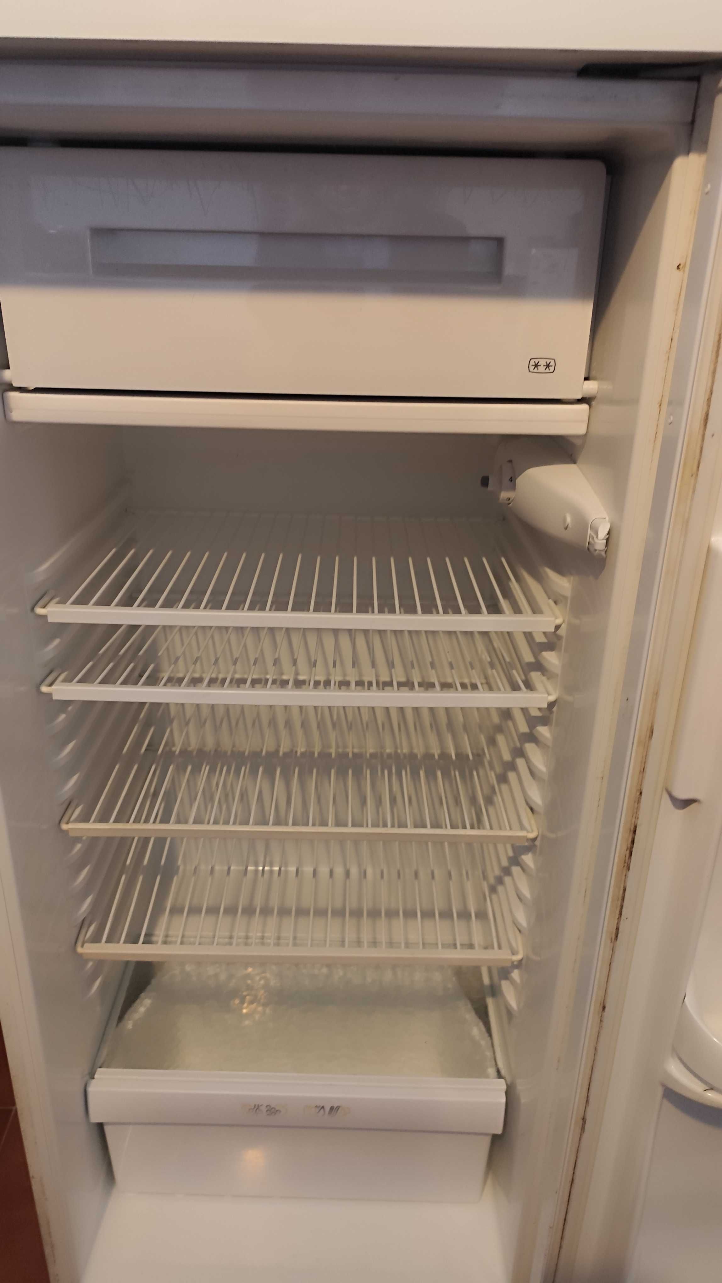 Frigorífico a funcionar bem