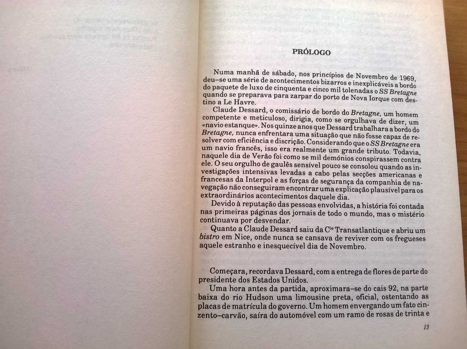 Um Estranho ao Espelho - Sidney Sheldon